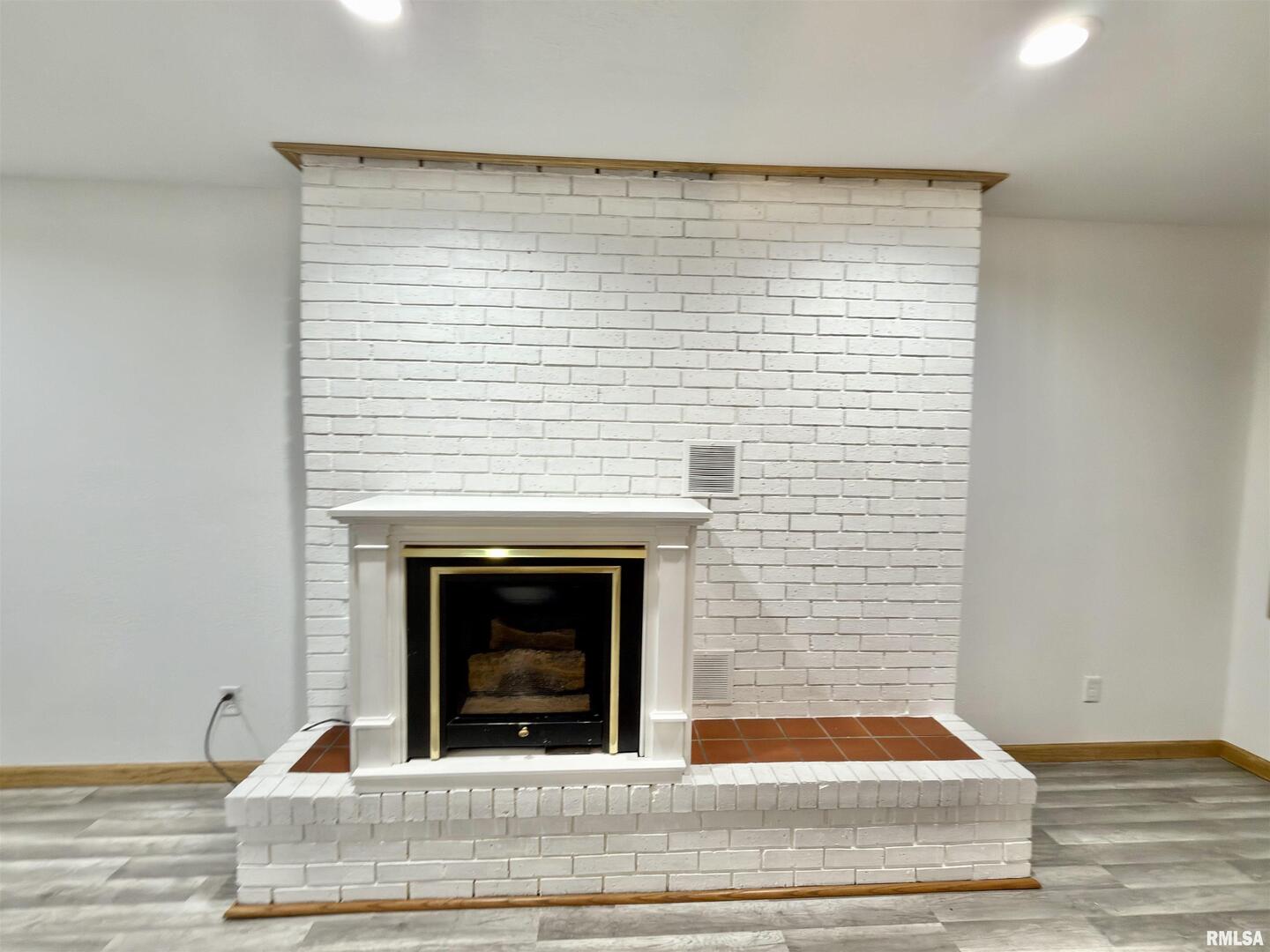 274 Oaktree Avenue Salem, IL 62881 - Photo 14 of 45 a view of empty room with wooden floor and fireplace