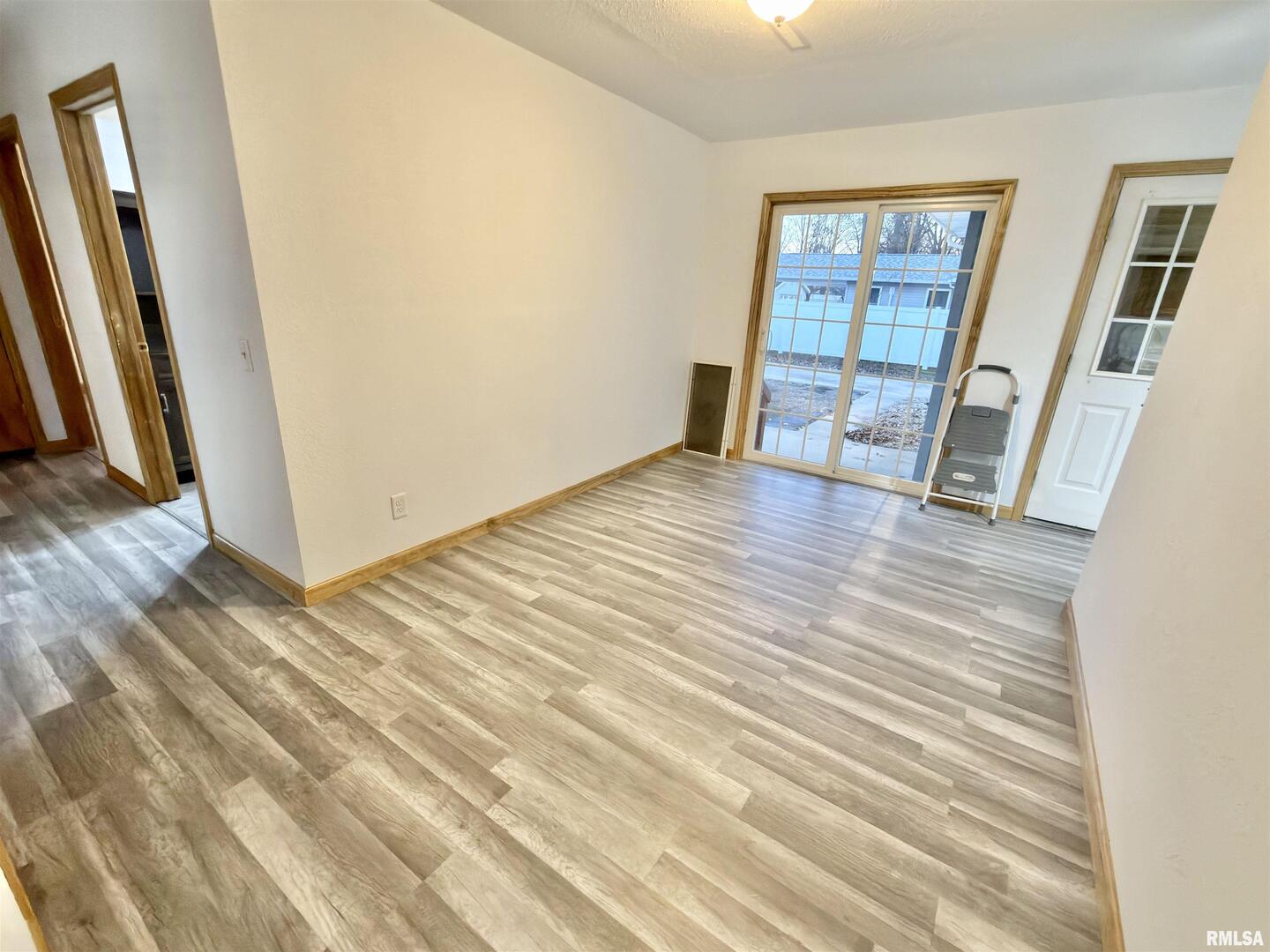 274 Oaktree Avenue Salem, IL 62881 - Photo 15 of 44 wooden floor in an empty room