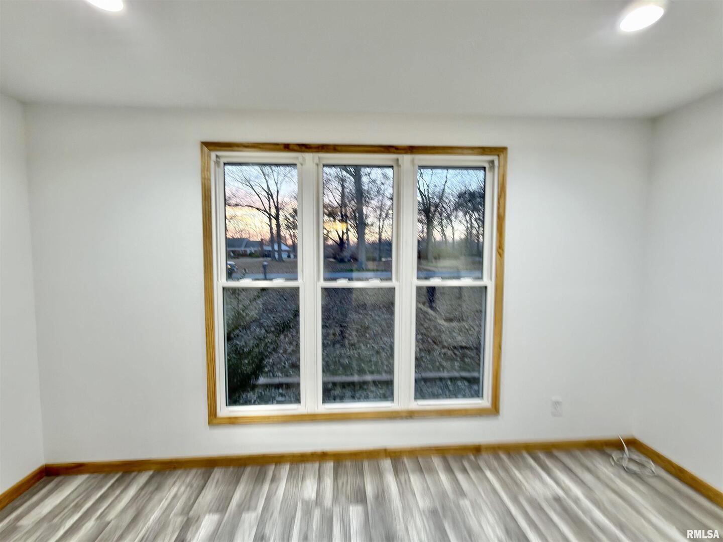 274 Oaktree Avenue Salem, IL 62881 - Photo 15 of 45 a view of a room that has a large window