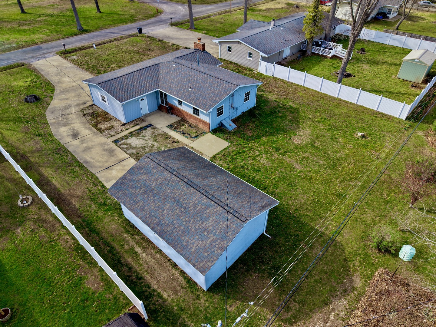 274 Oaktree Avenue Salem, IL 62881 - Photo 2 of 45 a view of a yard with front of house