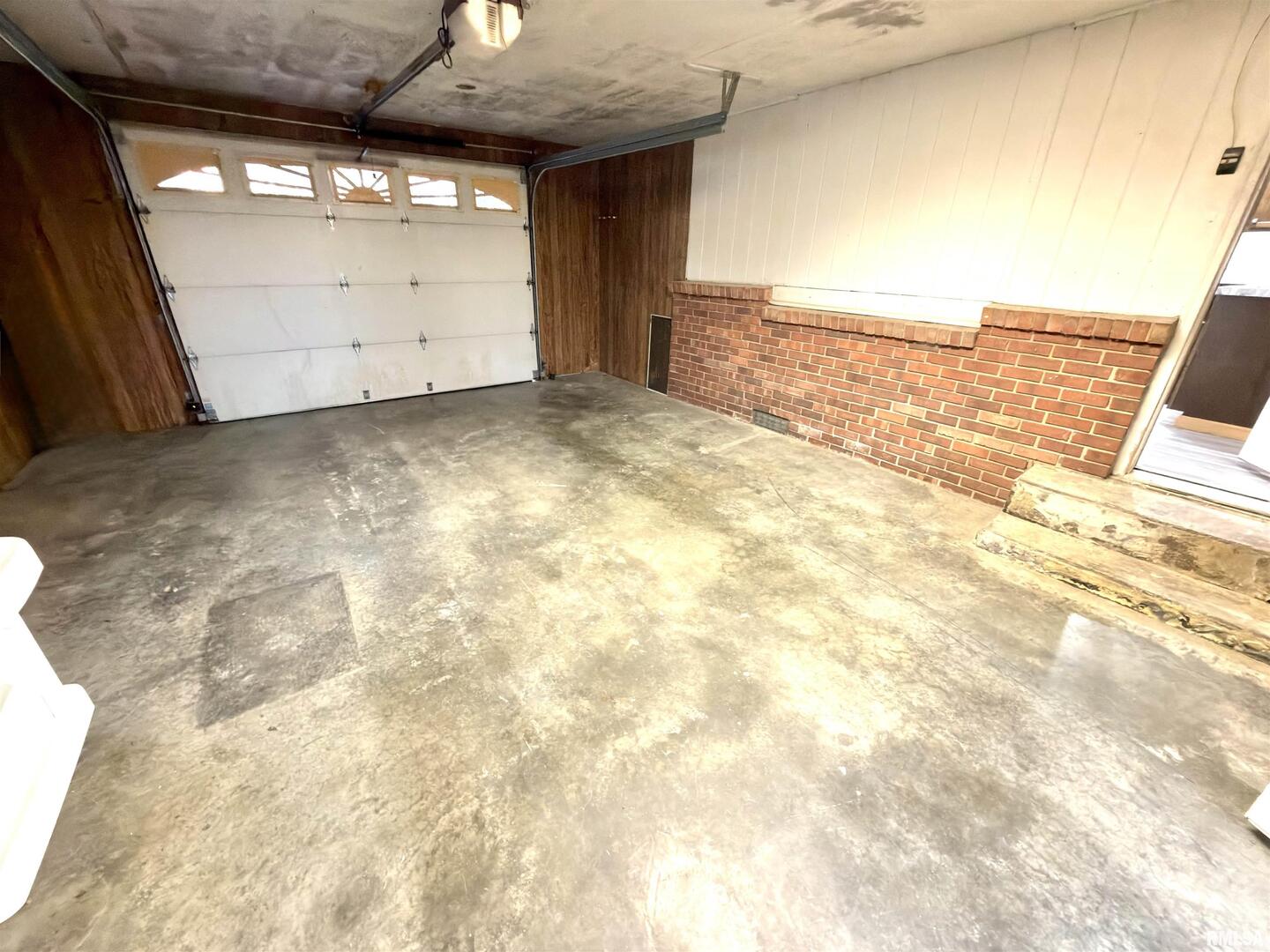 274 Oaktree Avenue Salem, IL 62881 - Photo 26 of 44 a view of an empty room