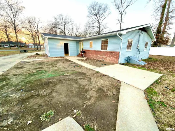 $198,000 | 274 Oaktree Avenue, Salem, IL 62881