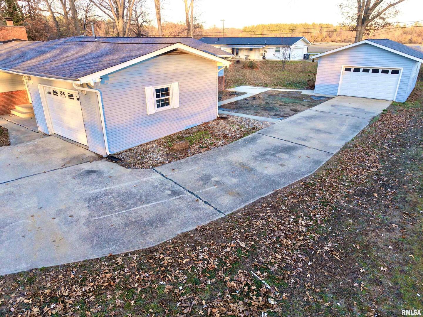 274 Oaktree Avenue Salem, IL 62881 - Photo 30 of 44 a view of a house with a yard