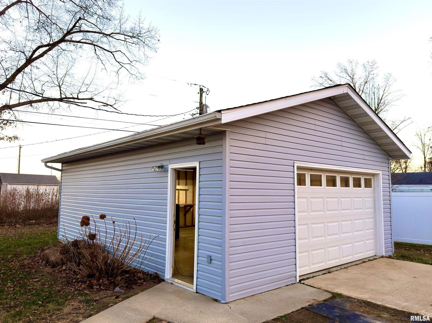 274 Oaktree Avenue Salem, IL 62881 - Photo 33 of 45 a view of a house