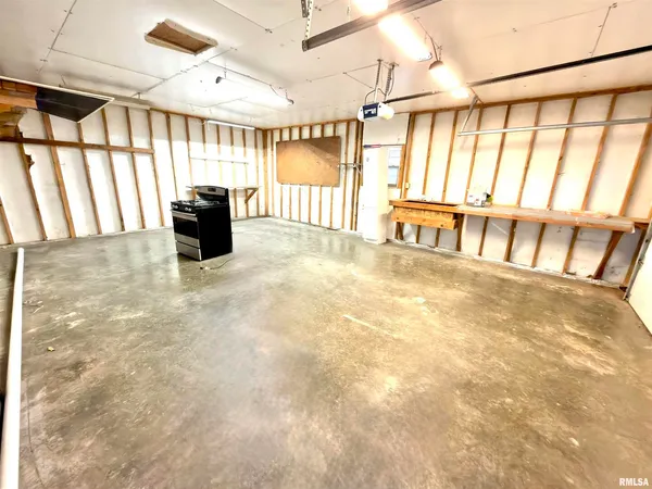 $198,000 | 274 Oaktree Avenue, Salem, IL 62881