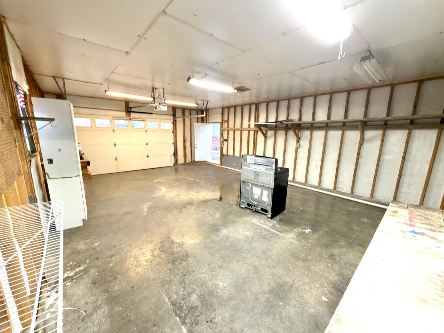 274 Oaktree Avenue Salem, IL 62881 - Photo 35 of 45 a view of an empty room with a window