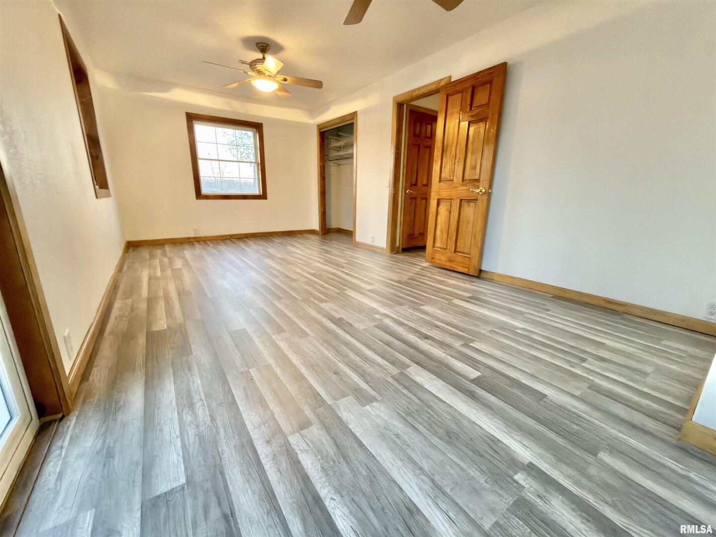 274 Oaktree Avenue Salem, IL 62881 - Photo 4 of 45 an empty room with wooden floor and windows
