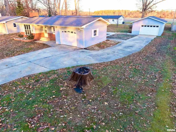 $198,000 | 274 Oaktree Avenue, Salem, IL 62881