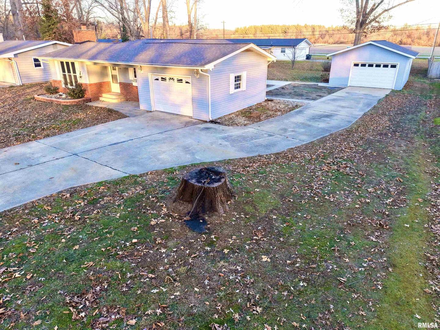 274 Oaktree Avenue Salem, IL 62881 - Photo 43 of 44 a view of a house with a yard