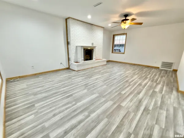 $198,000 | 274 Oaktree Avenue, Salem, IL 62881