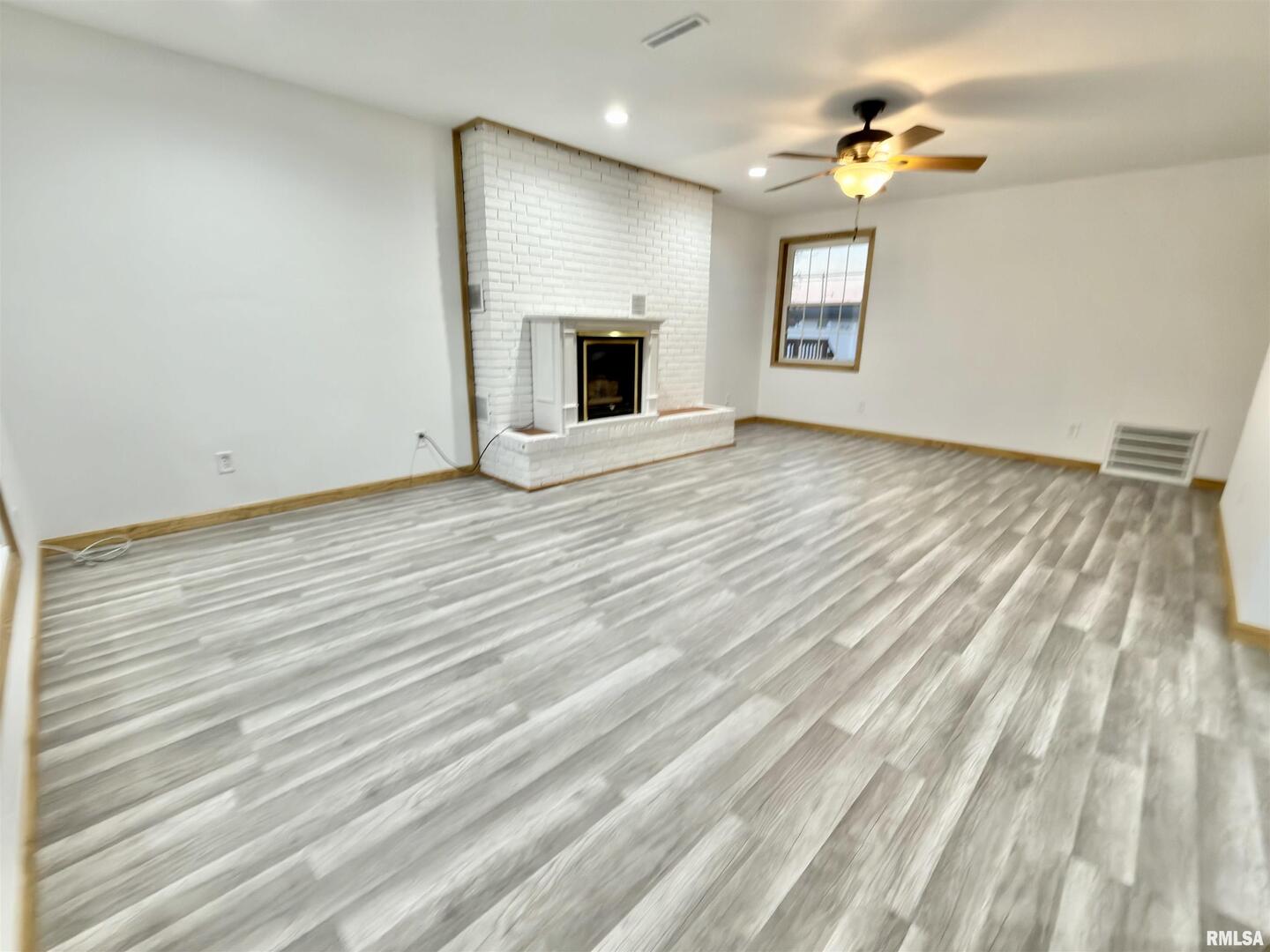 274 Oaktree Avenue Salem, IL 62881 - Photo 5 of 45 wooden floor chandelier and windows
