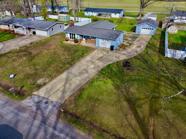 $198,000 | 274 Oaktree Avenue, Salem, IL 62881