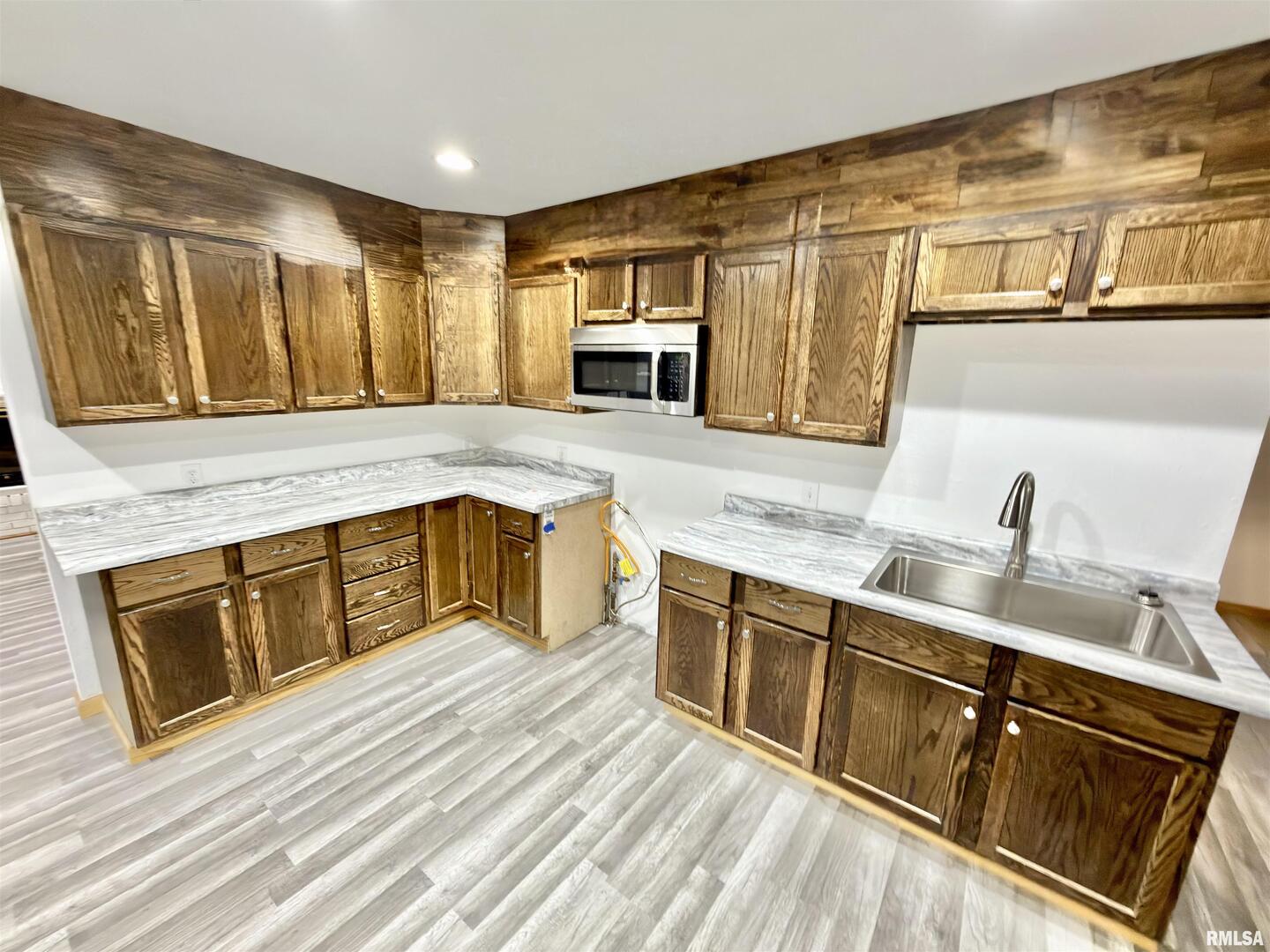 274 Oaktree Avenue Salem, IL 62881 - Photo 10 of 44 a open kitchen with stainless steel appliances granite countertop a sink dishwasher stove and oven with wooden cabinets