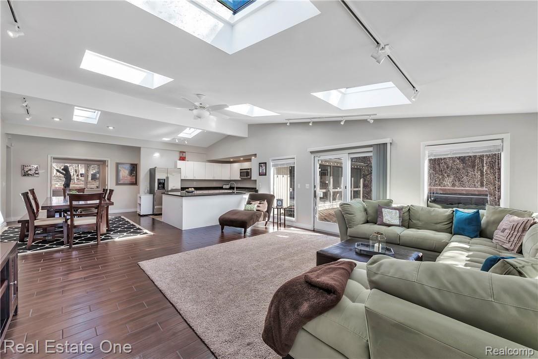 4879 Quarton Road Bloomfield Hills, MI 48301 - Photo 19 of 59 4879-Quarton-Rd-Bloomfield-Hills-MI-48301-windowstill-21.jpg