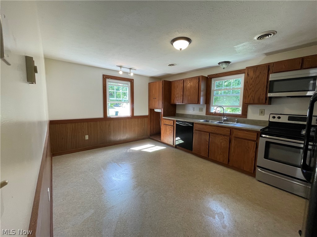 106 Hawk Ridge Rittman, OH 44270 - Photo 4 of 18 Gallery Image 4