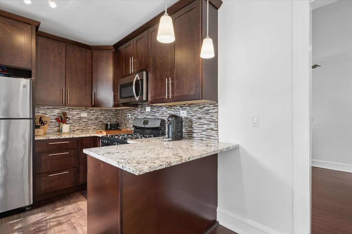602 Sheridan Road, Unit 2W Evanston, IL 60202 - Photo 14 of 30