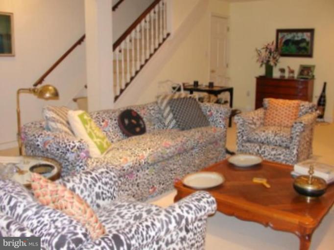 3232 Reservoir Road Northwest Washington, DC 20007 - Photo 15 of 19 Family Room