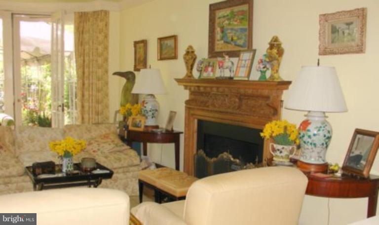 3232 Reservoir Road Northwest Washington, DC 20007 - Photo 4 of 19 Living Room #2