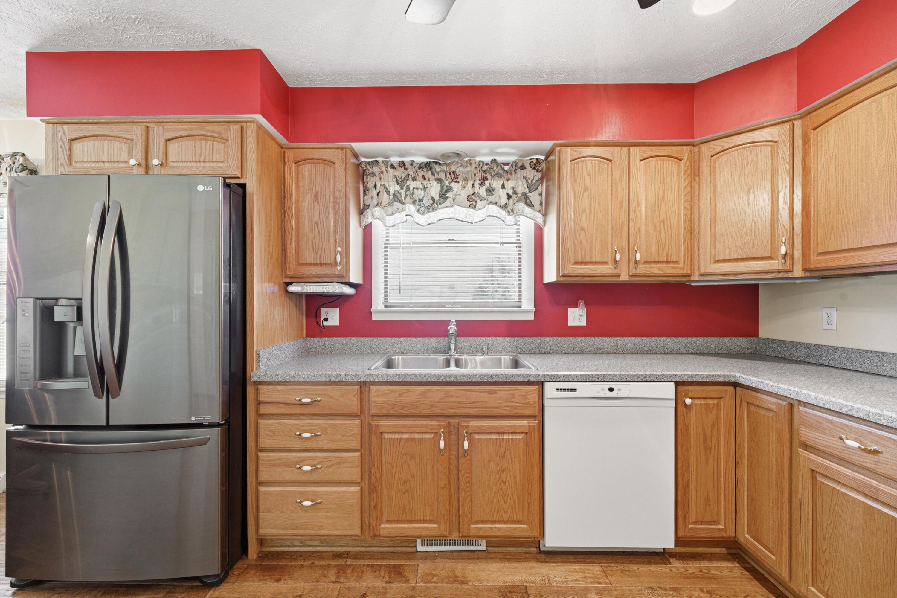 4424 Ethel Road Obetz, OH 43207 - Photo 15 of 34 Kitchen3