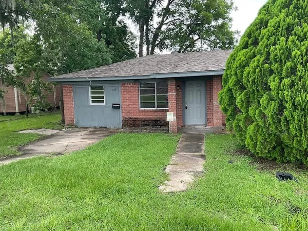 $114,159 | 609 West 6th Street, Sweeny, TX 77480