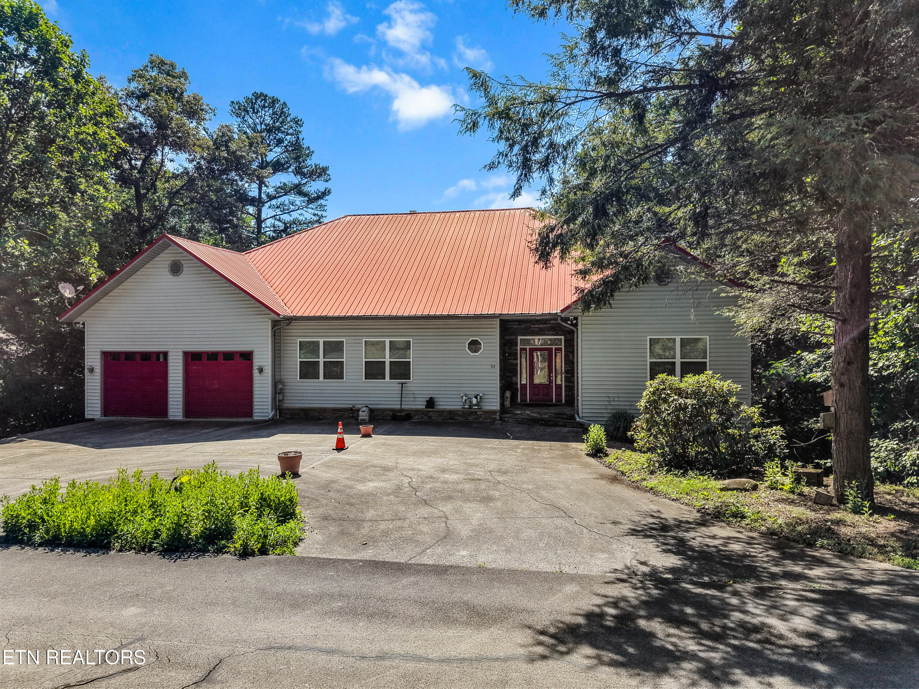 122 Lakeside Trace Townsend, TN 37882 - Photo 2 of 57 DJI_20260701105740_0090_D-2