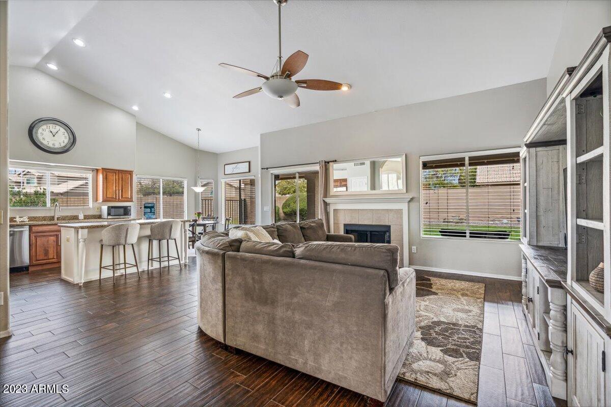 4212 East Rockledge Road Phoenix, AZ 85044 - Photo 4 of 14 SPACIOUS GREAT ROOM!