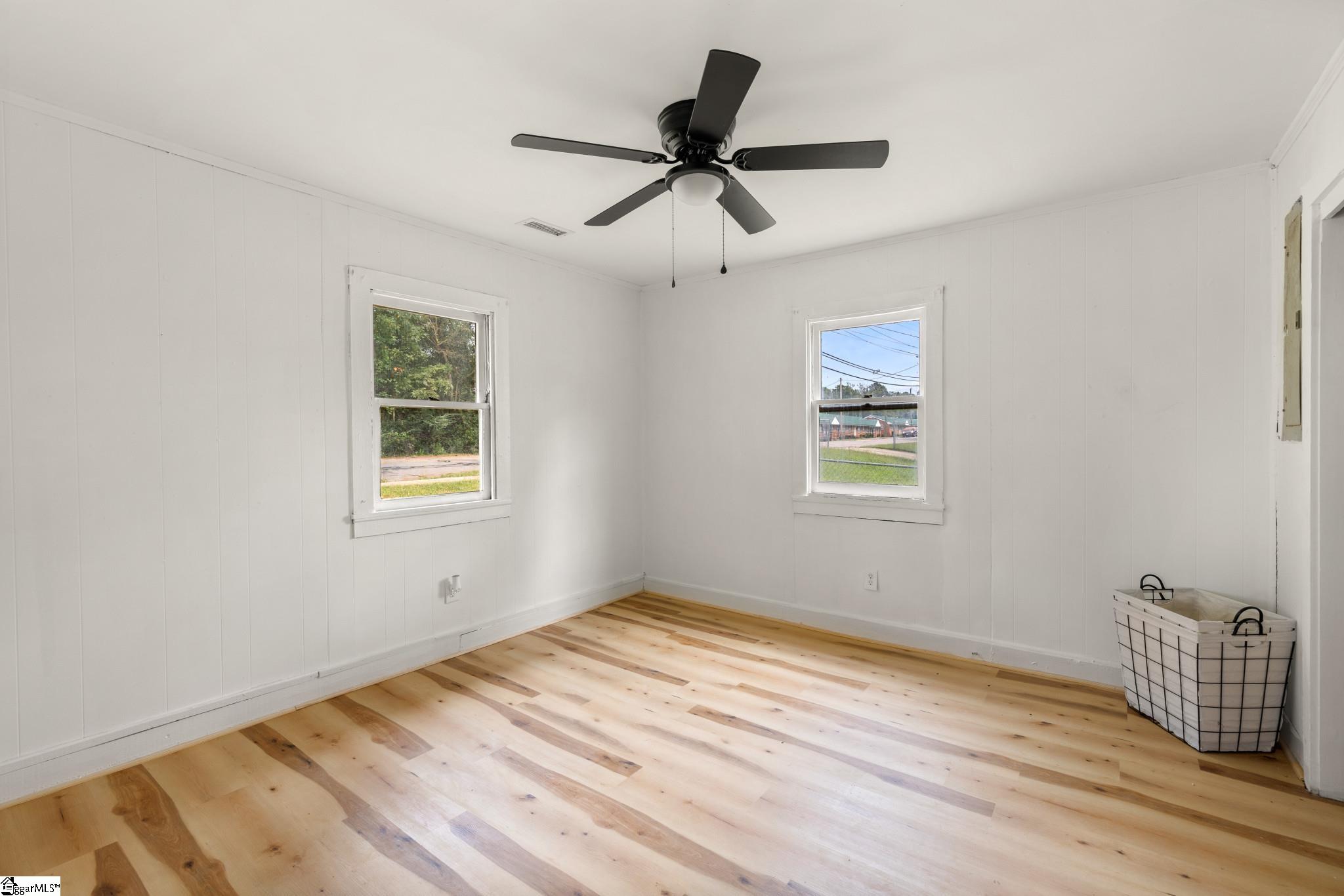 543 West Rutledge Avenue Gaffney, SC 29341 - Photo 16 of 21 Gallery Image 16