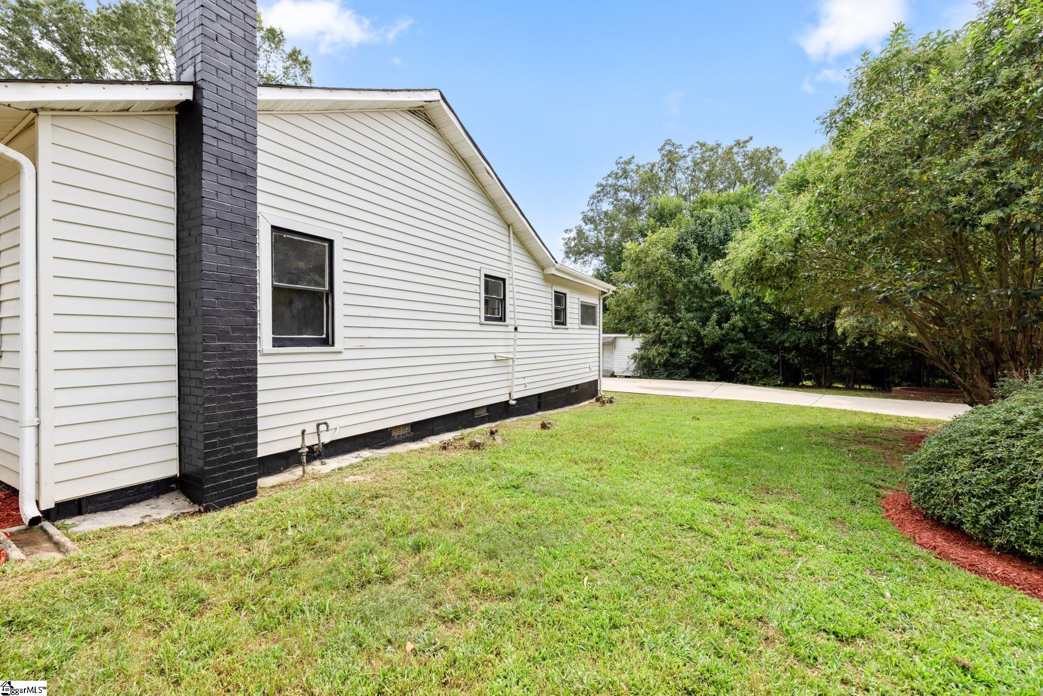543 West Rutledge Avenue Gaffney, SC 29341 - Photo 5 of 21 Gallery Image 5