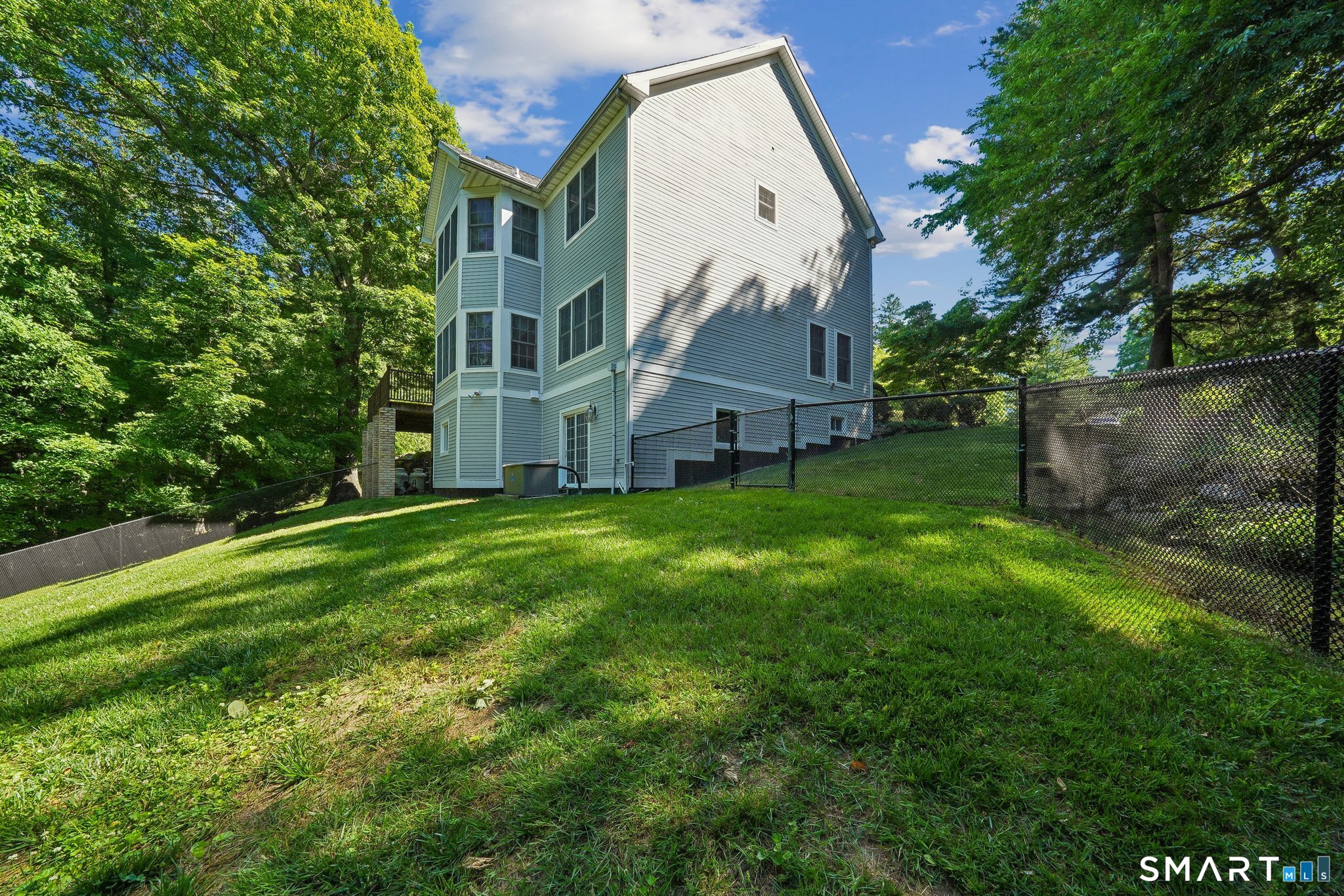 132 East Hunting Ridge Road Stamford, CT 06903 - Photo 3 of 29