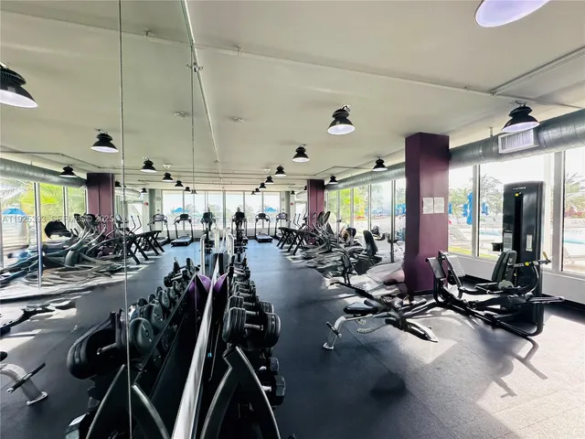 $420,000 | 100 Lincoln Road, Unit 1427, Miami Beach, FL 33139