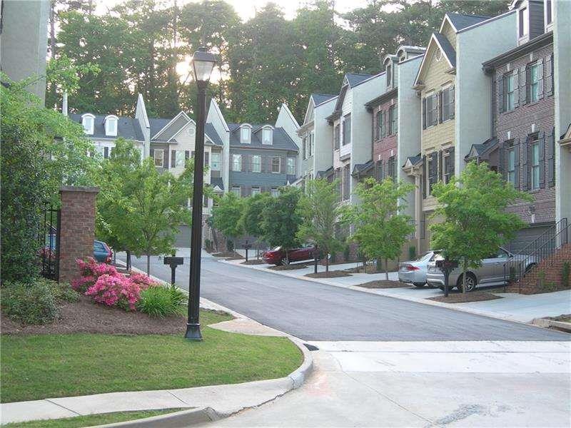 17 Oakhurst Common Drive Decatur, GA 30030 - Photo 2 of 33