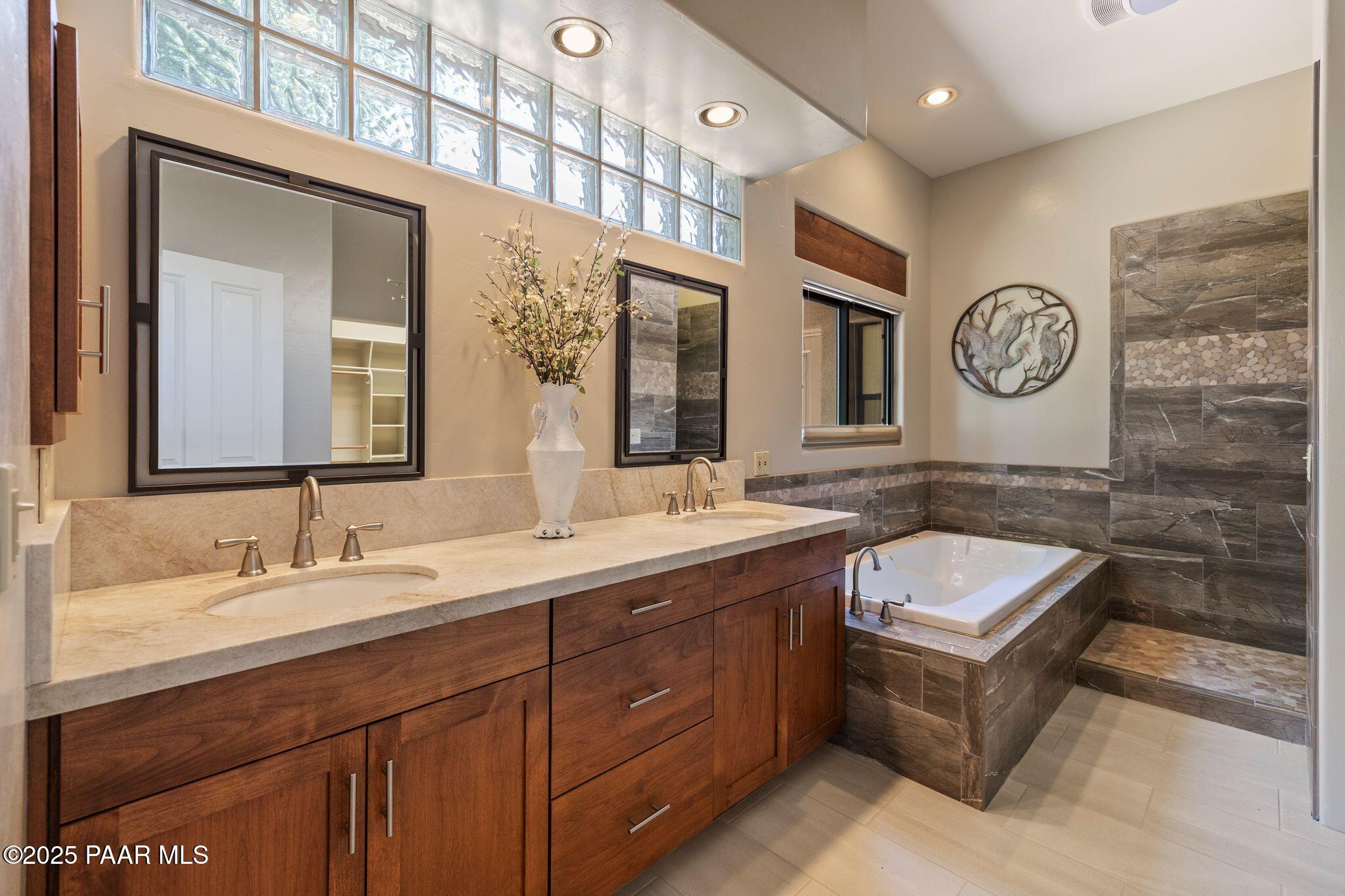 2316 West Mountain Oak Road Prescott, AZ 86305 - Photo 38 of 79 194-Primary Bathroom