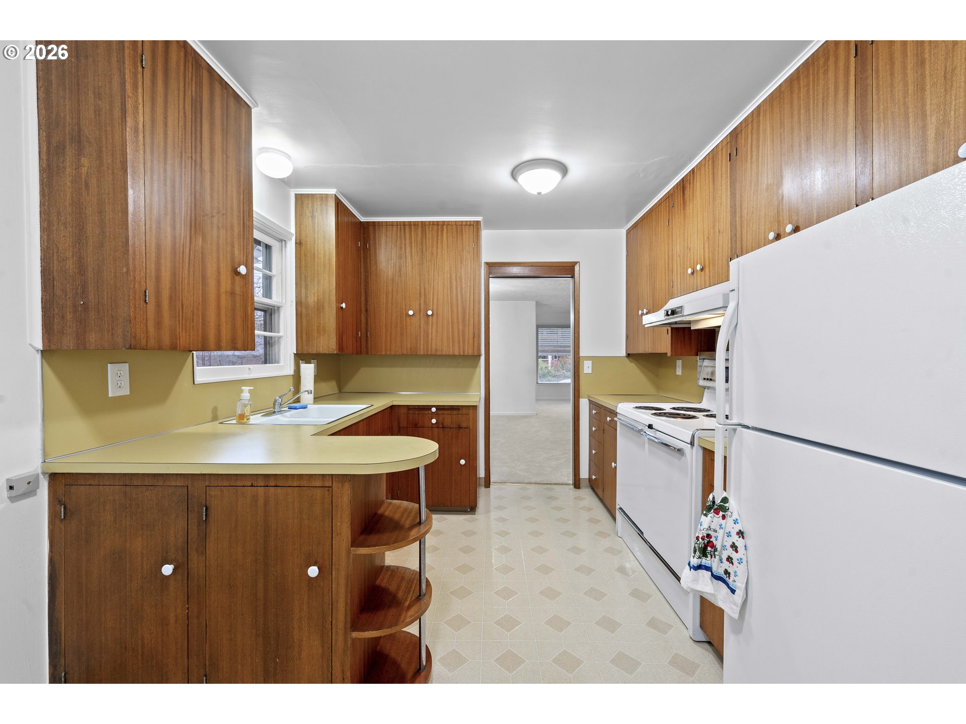 3214 Northeast 80th Avenue Portland, OR 97213 - Photo 3 of 36