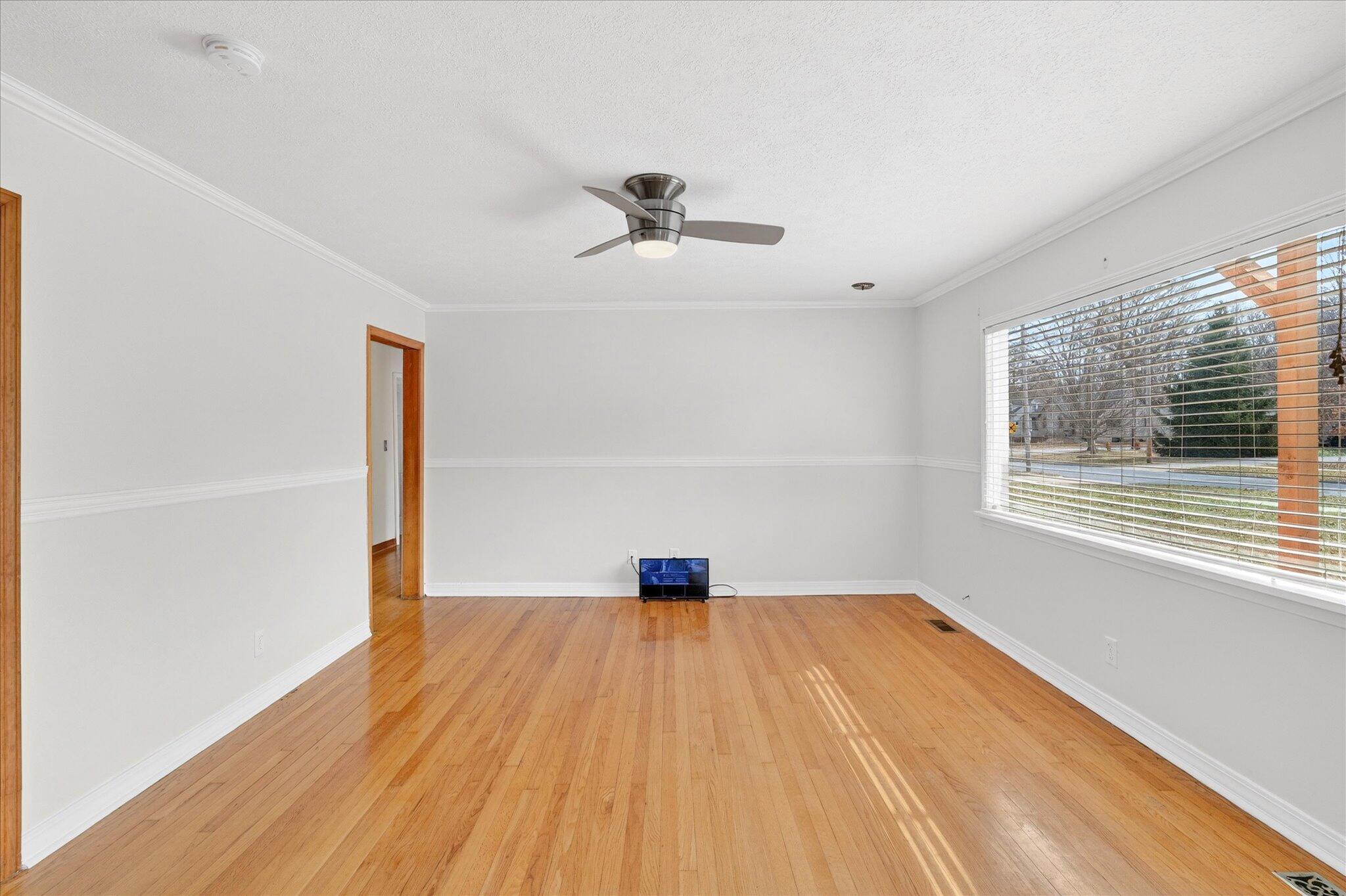 1345 East Walnut Street Springfield, MO 65802 - Photo 9 of 43 Living Room
