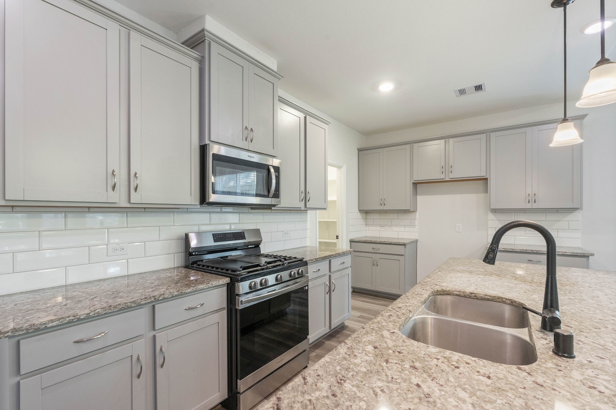 143 Scarlet Maple Way Conroe, TX 77318 - Photo 8 of 24