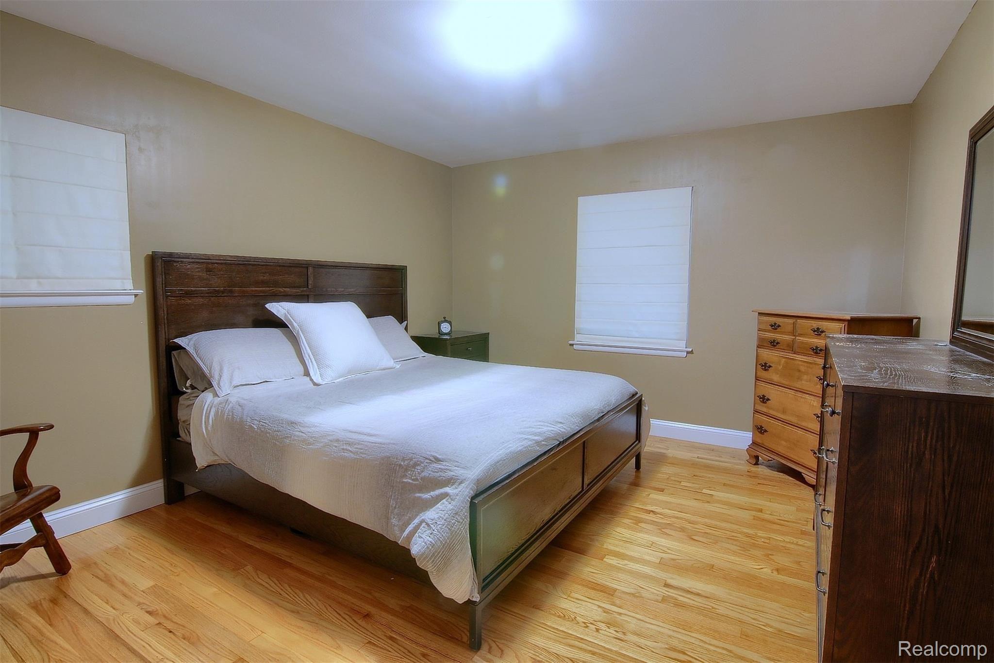 9810 Allen Road Allen Park, MI 48101 - Photo 13 of 32 14-Master Bedroom.jpg