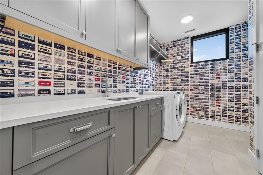 2520 Peachtree Road Northwest, Unit 903 Atlanta, GA 30305 - Photo 39 of 62 a bathroom with a sink and a shower