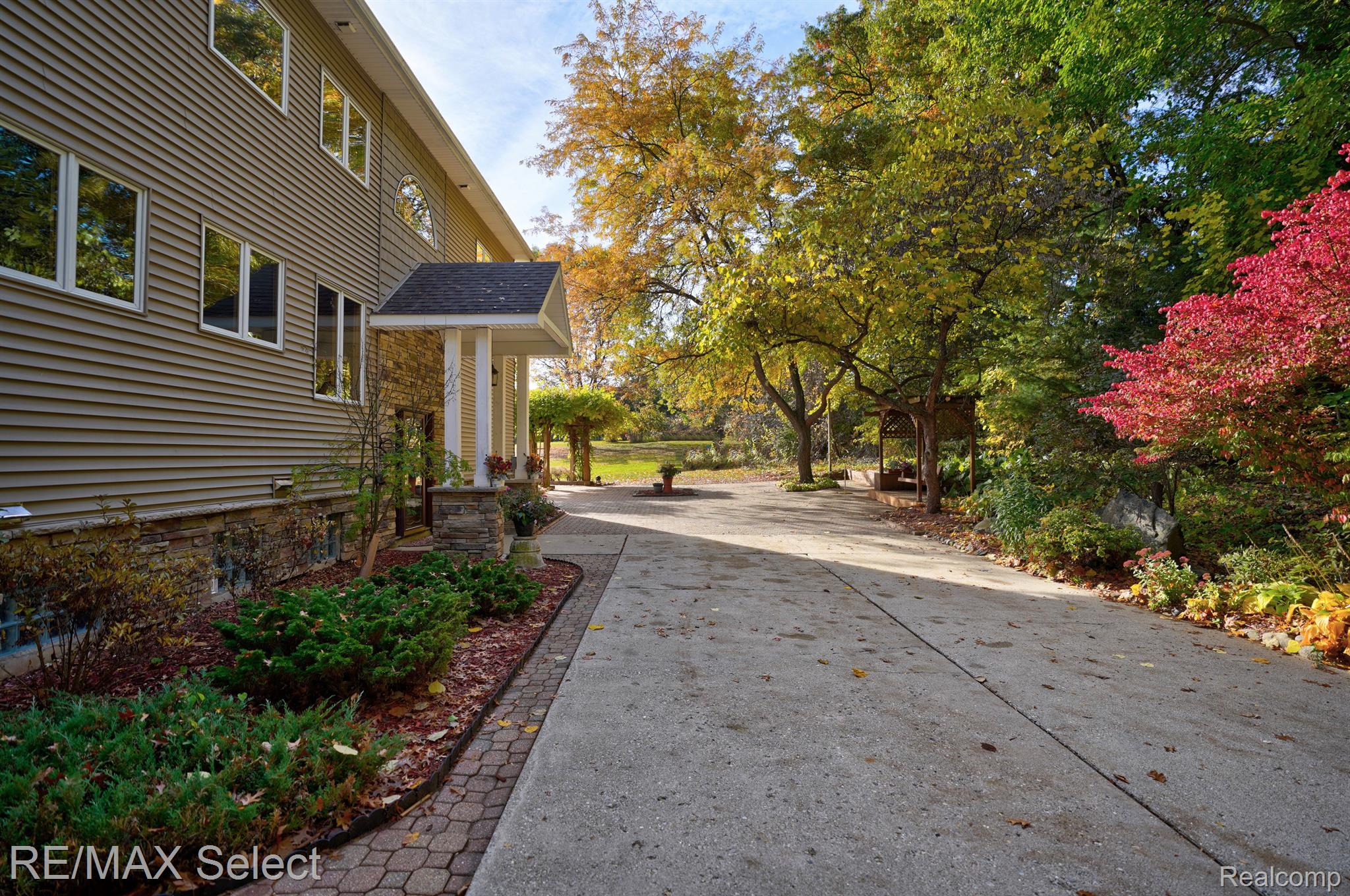 10000 Bennett Lake Road Fenton, MI 48430 - Photo 3 of 46 Gallery Image 3