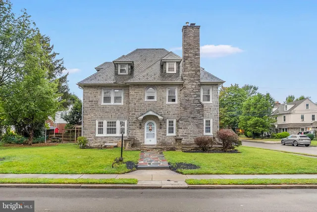 $550,000 | 474 Kenwood Road, Drexel Hill, PA 19026