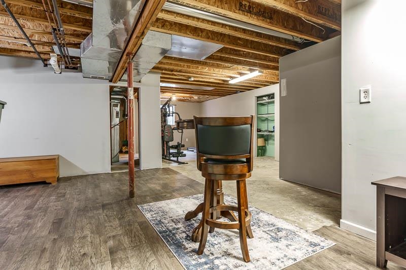 320 Lake Lida Lane Rochelle, IL 61068 - Photo 28 of 43 a living room with couch and a table