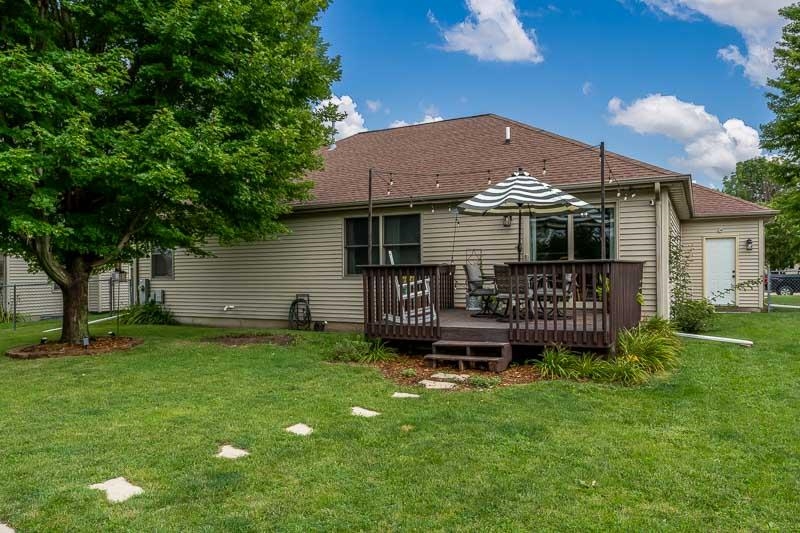 320 Lake Lida Lane Rochelle, IL 61068 - Photo 39 of 43 a front view of a house with a garden