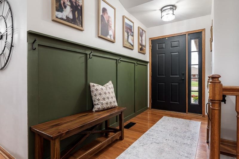 320 Lake Lida Lane Rochelle, IL 61068 - Photo 5 of 43 a living room with furniture