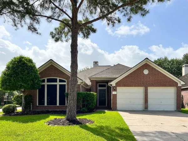 $2,500 | 3207 Ivy Bend Drive, Pearland, TX 77584