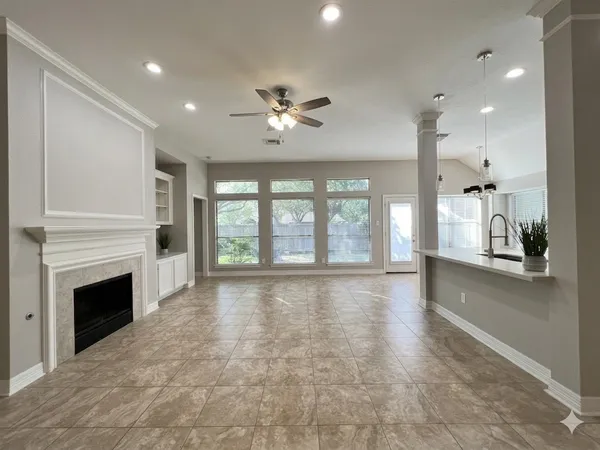 $2,500 | 3207 Ivy Bend Drive, Pearland, TX 77584