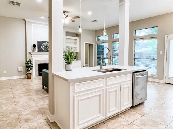 $2,500 | 3207 Ivy Bend Drive, Pearland, TX 77584