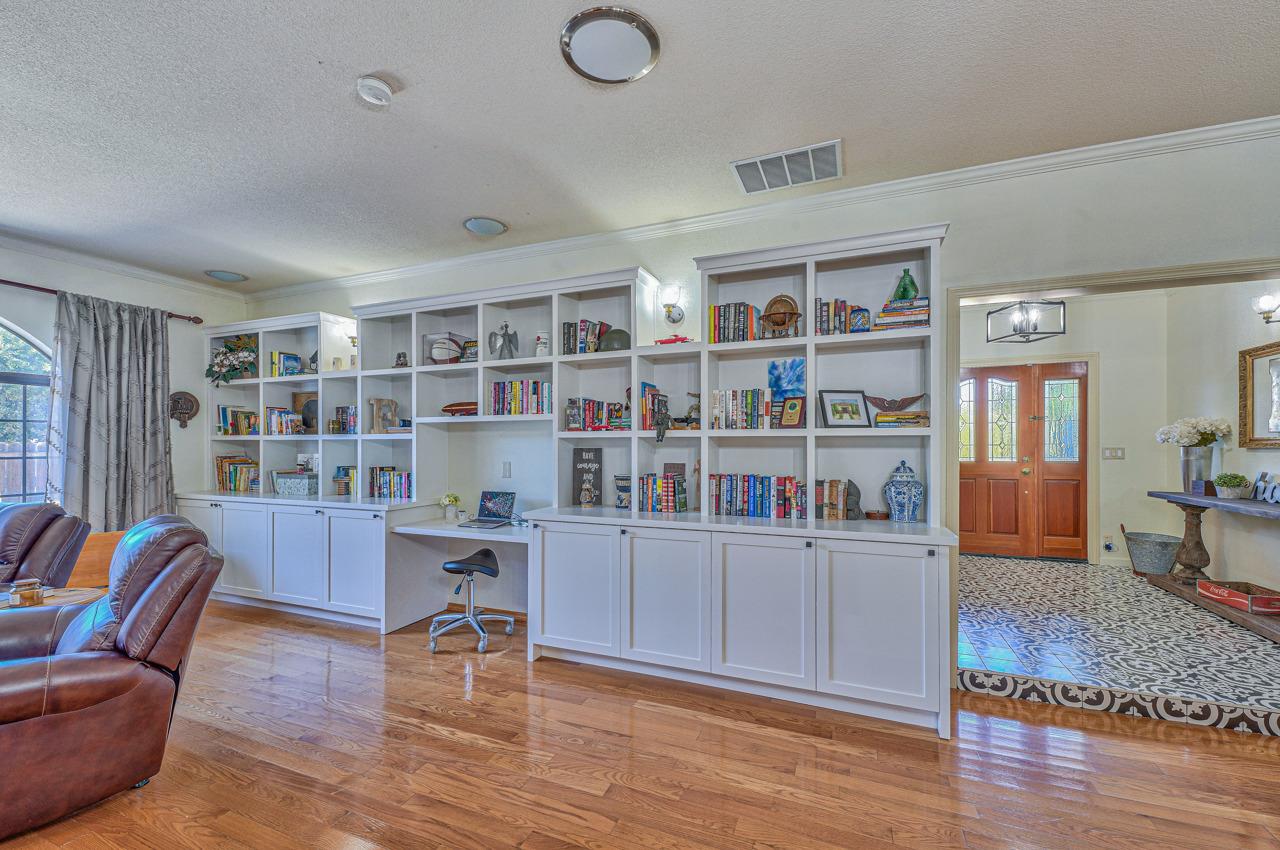 18590 Ranchito Del Rio Drive Salinas, CA 93908 - Photo 18 of 59 Gallery Image 18