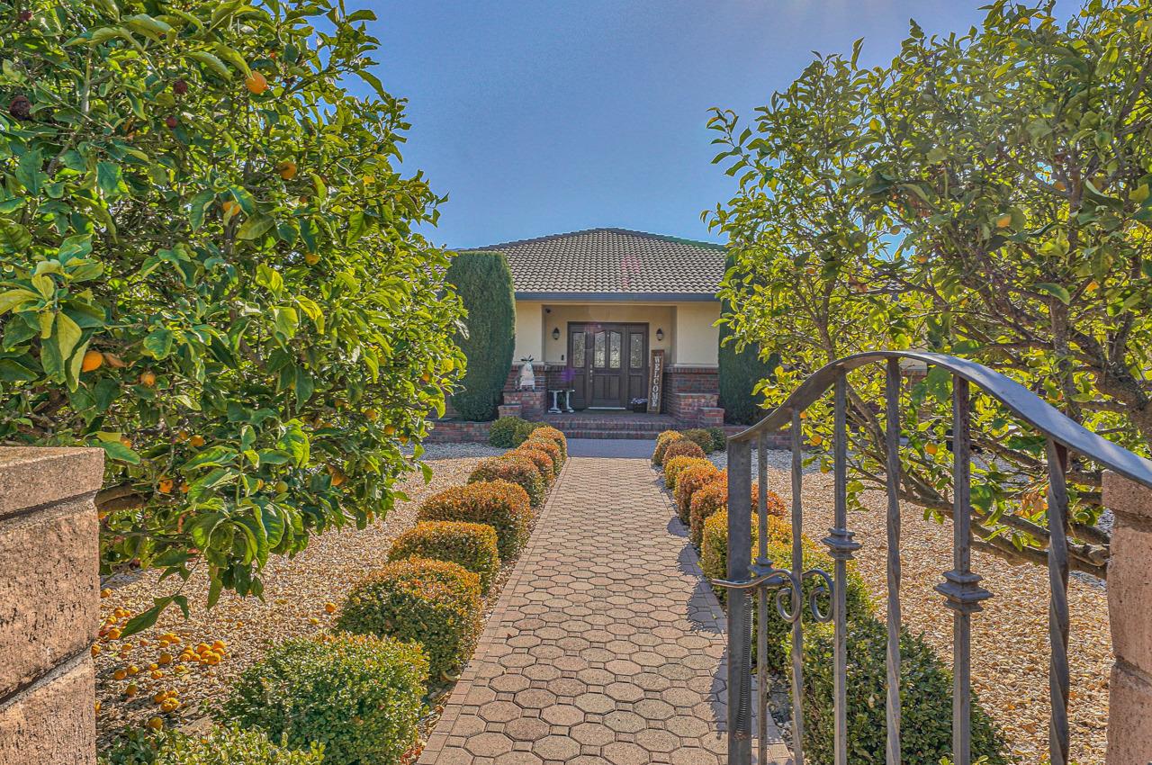 18590 Ranchito Del Rio Drive Salinas, CA 93908 - Photo 2 of 59 Gallery Image 2