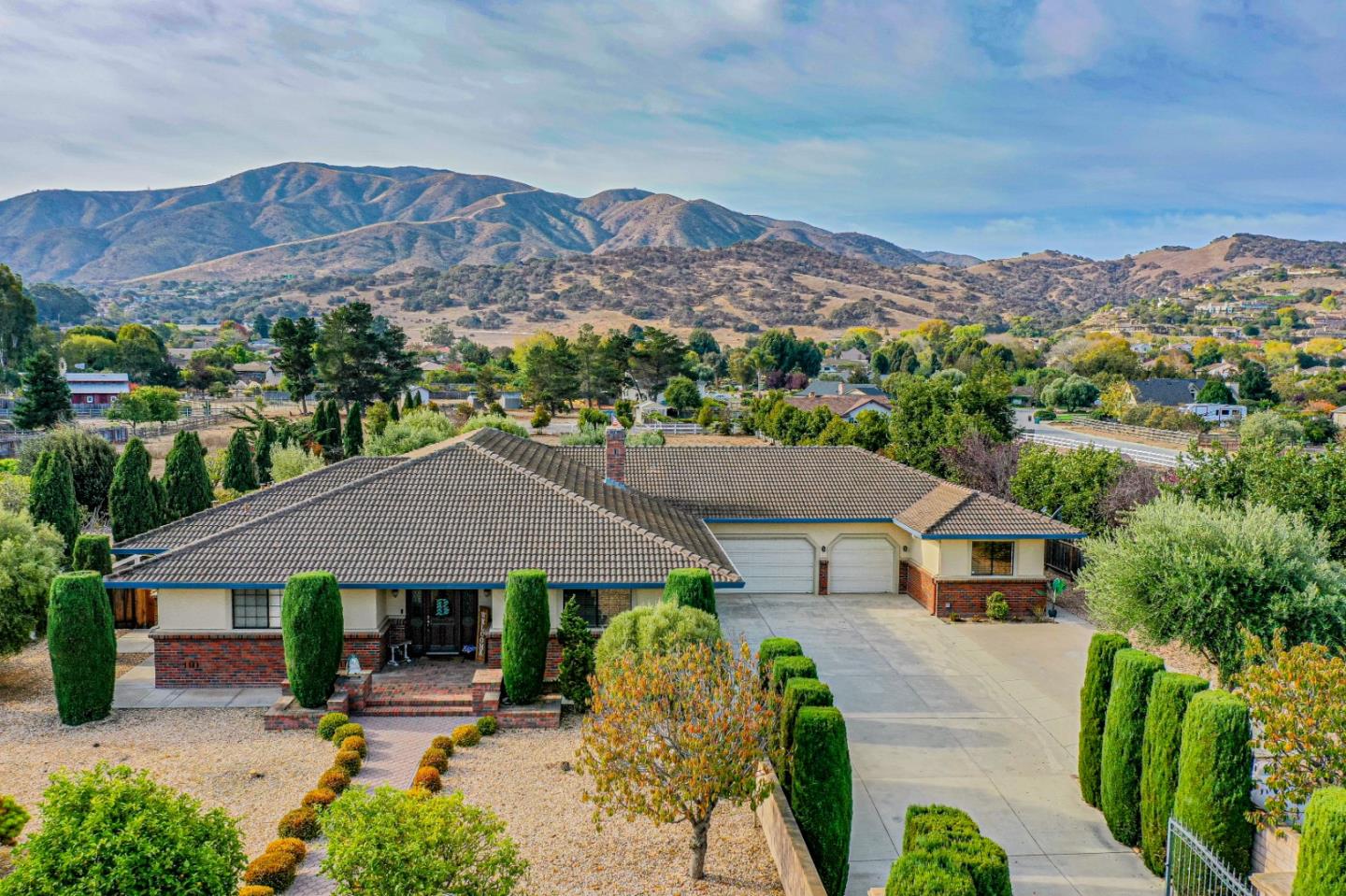 18590 Ranchito Del Rio Drive Salinas, CA 93908 - Photo 3 of 59 Gallery Image 3