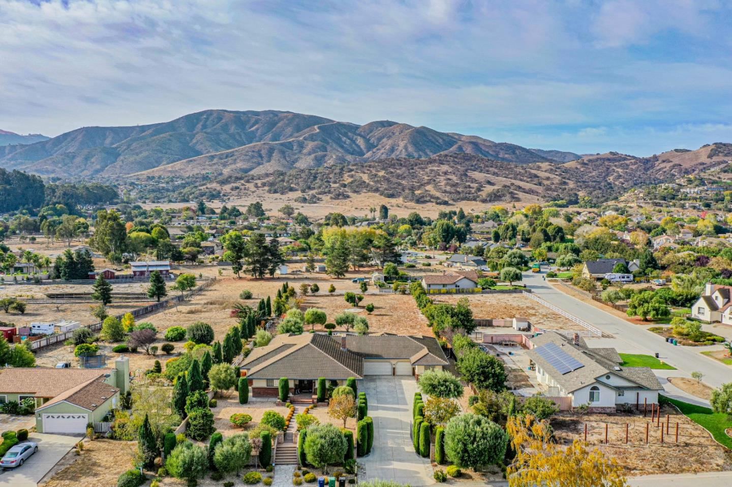 18590 Ranchito Del Rio Drive Salinas, CA 93908 - Photo 5 of 59 Gallery Image 5