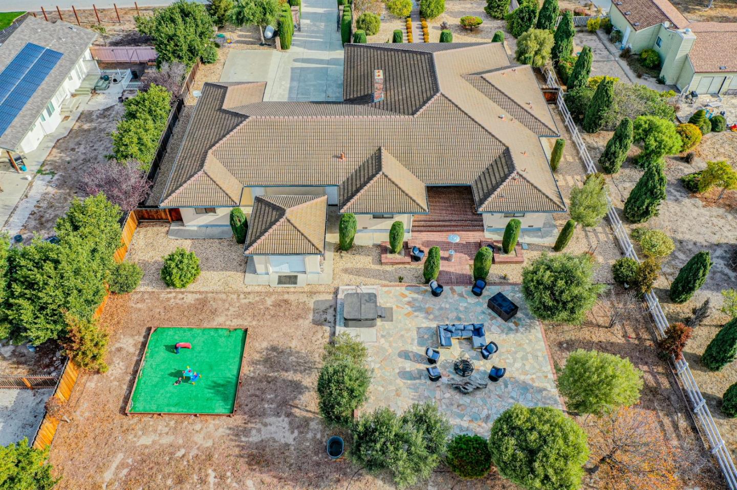 18590 Ranchito Del Rio Drive Salinas, CA 93908 - Photo 6 of 59 Gallery Image 6